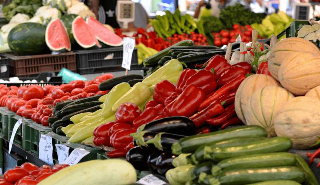 verduras frescas en mercado