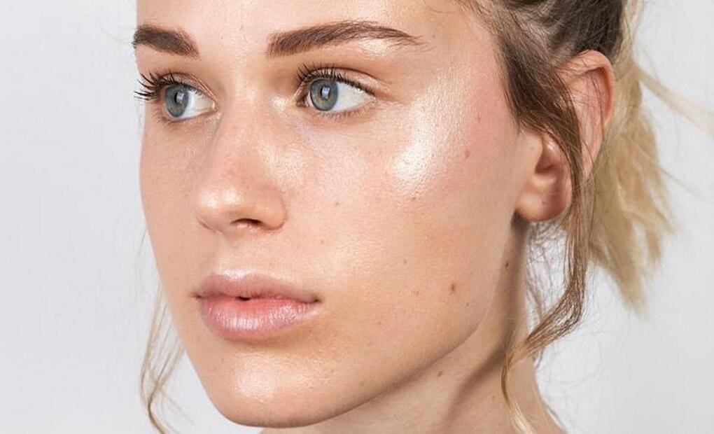 Las cremas hidratantes faciales ayuda a tu rostro a exfoliar las impurezas y mejor si es en gel liquido.
